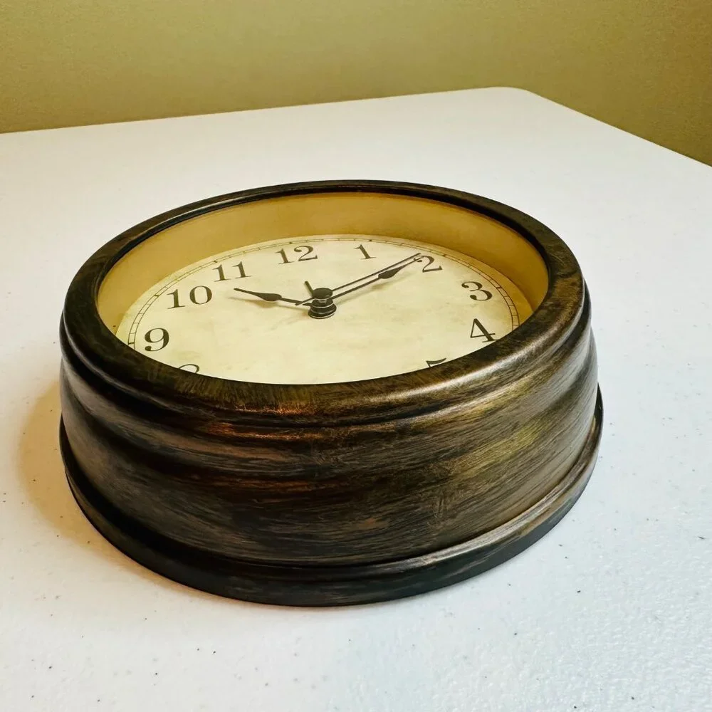 Vintage-Look Retro-Style Round Wall Clock Rustic-Look Brown Frame Analog Clock